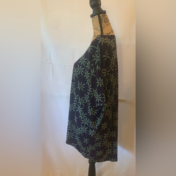 💕LulaRoe Irma Top Size Small - Picture 3 of 7